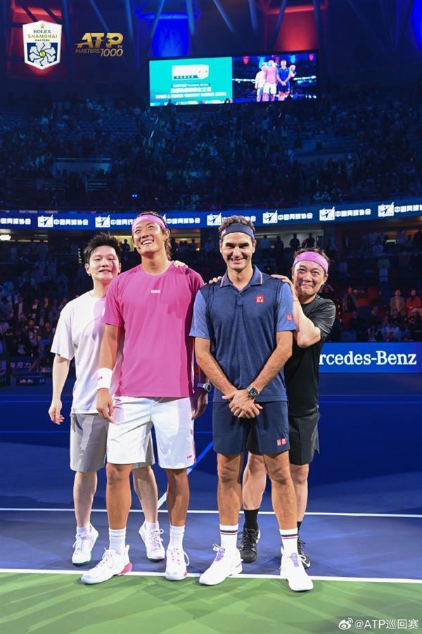 英国网球队鏖战法国网球队，费德勒统治全场