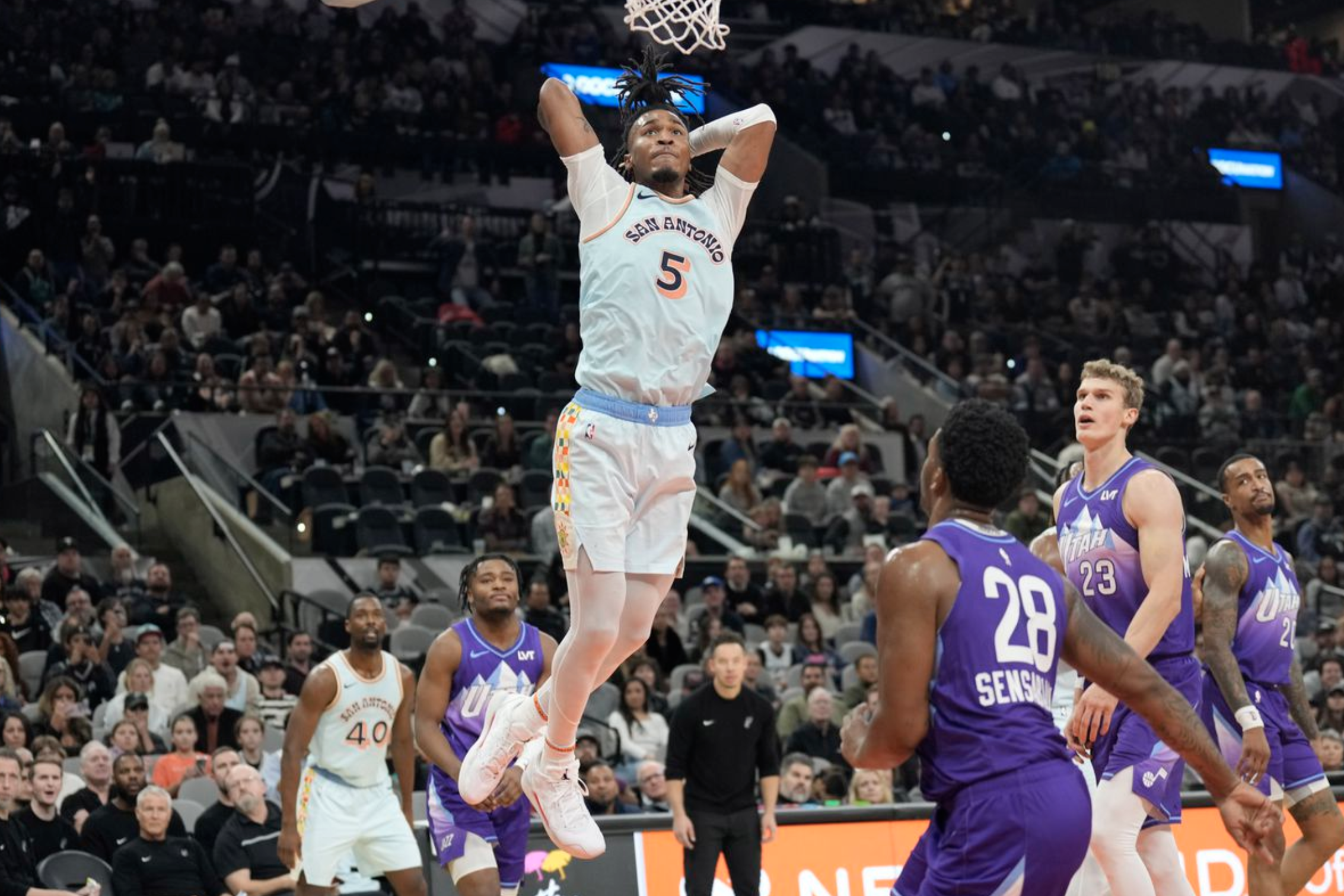 开云体育入口-公牛碾压爵士，拉塞尔爆发神勇