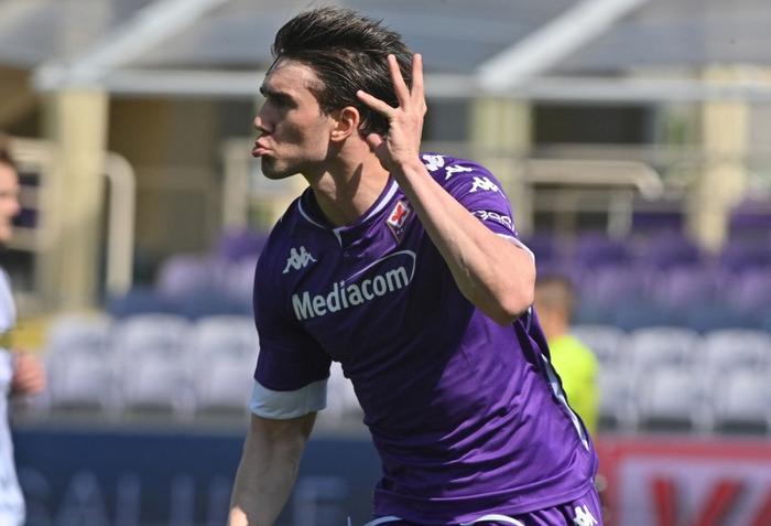 关于加拿大强势墨西哥，弗拉霍维奇完成帽子戏法的信息