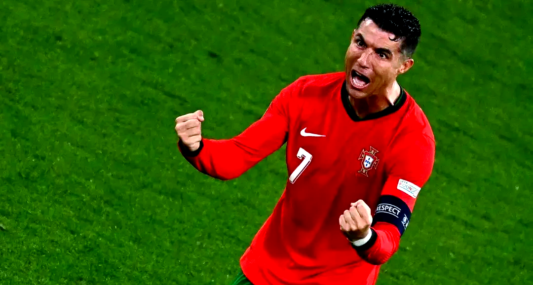 巴黎翻盘土耳其，C罗一己之力扛起全队