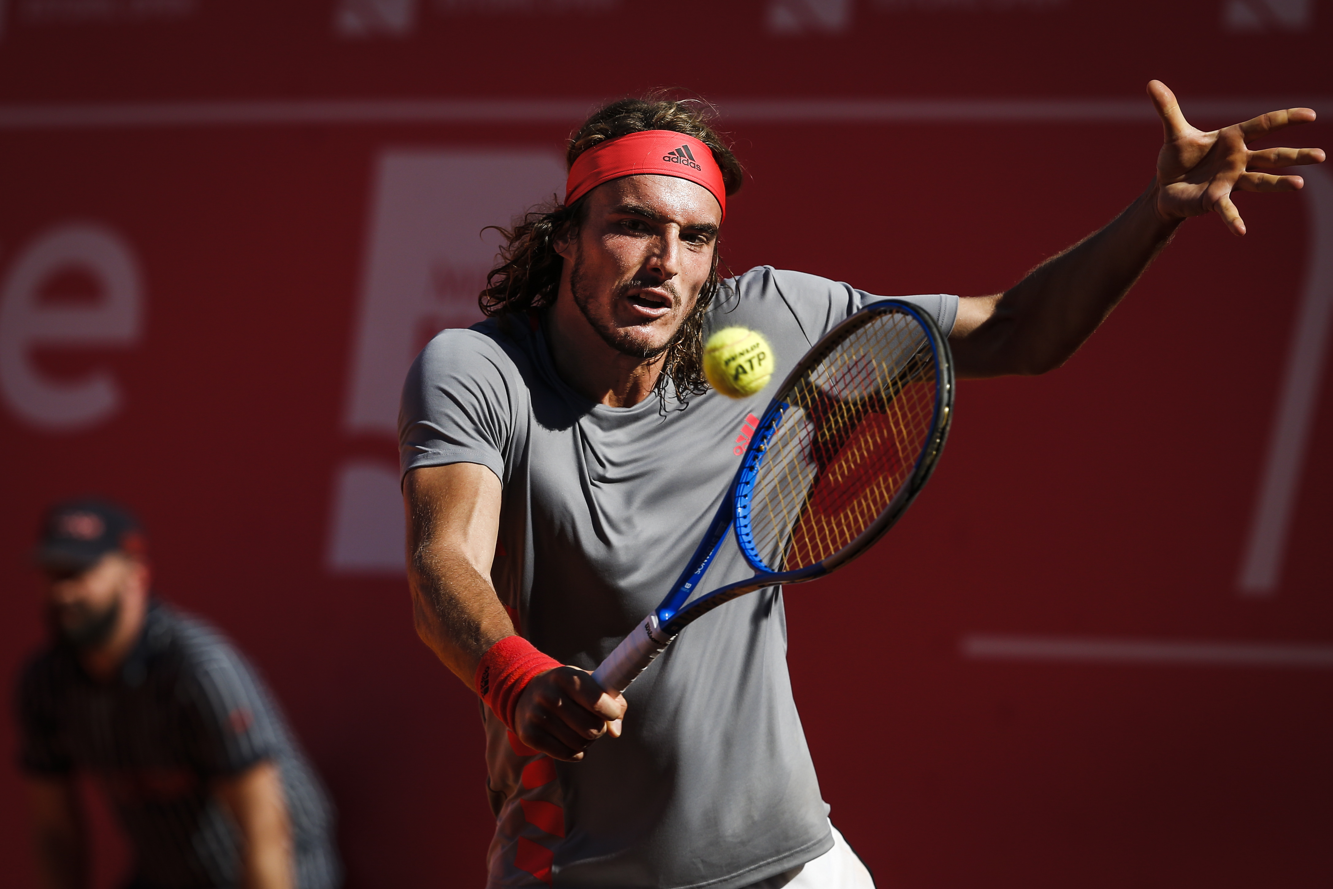 开云体育登录-世界网球队险胜欧洲网球队，西西帕斯惊艳世界