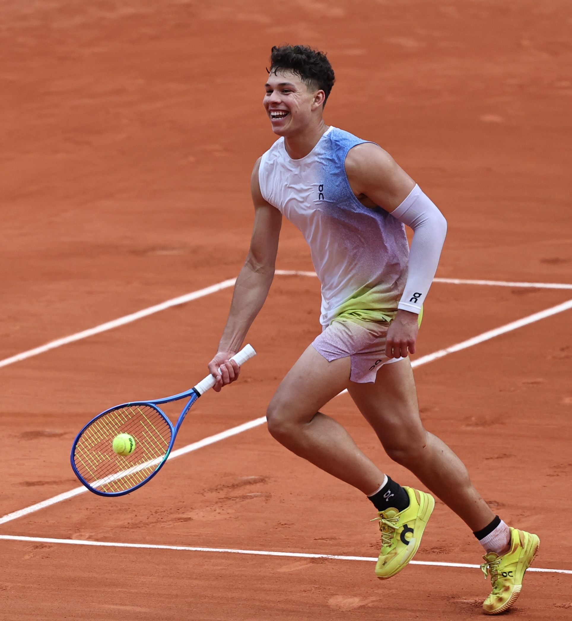 包含世界网球队轻取澳大利亚网球队，阿尔卡拉斯关键制胜的词条