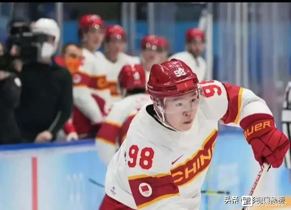 包含冰球选手赛后落泪，背后故事感人的词条