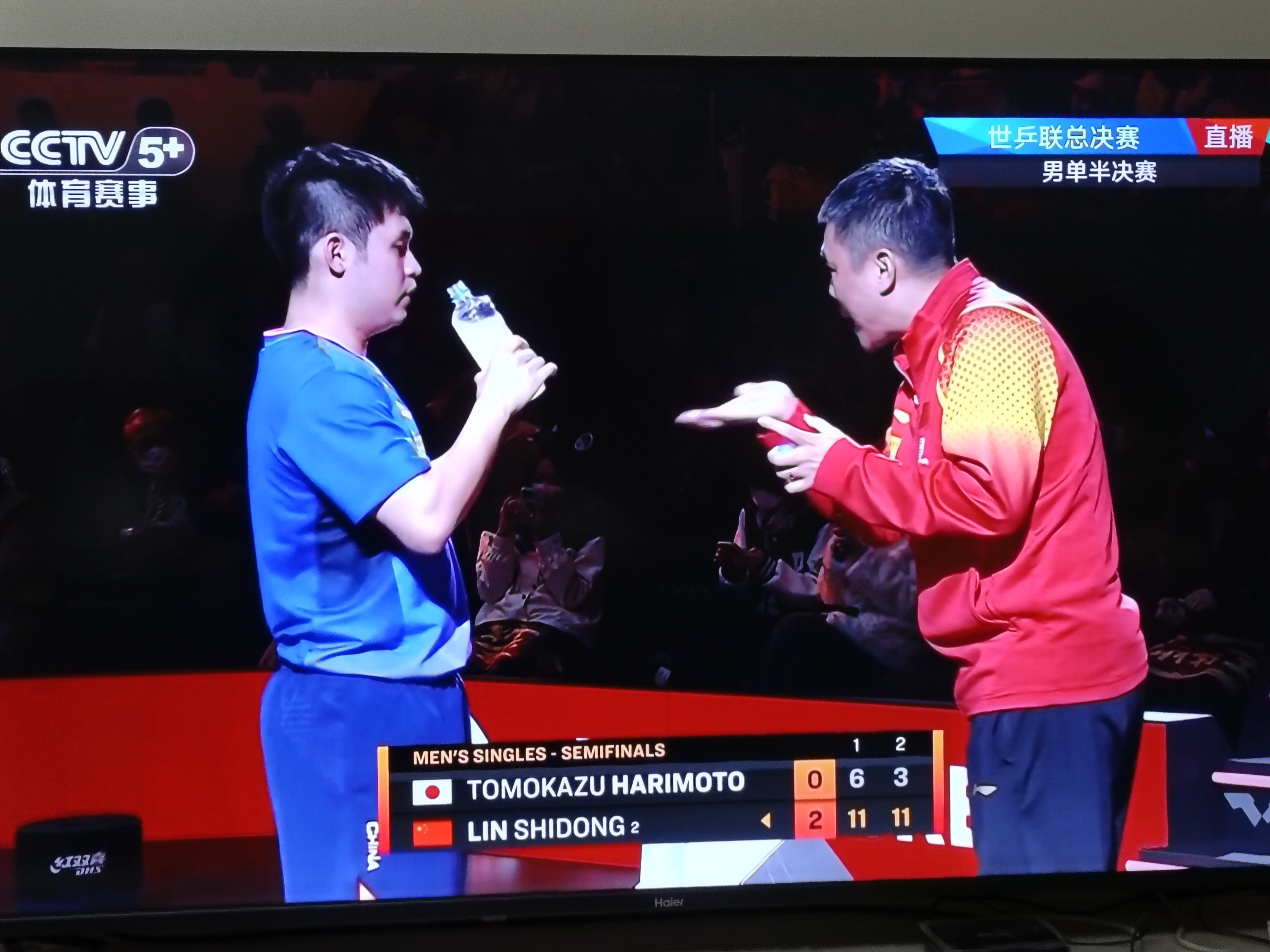 日本队绝杀瑞典队，张本智和点燃赛场