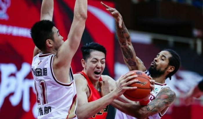 开云sport-广州队完胜辽宁队，布克惊艳四座