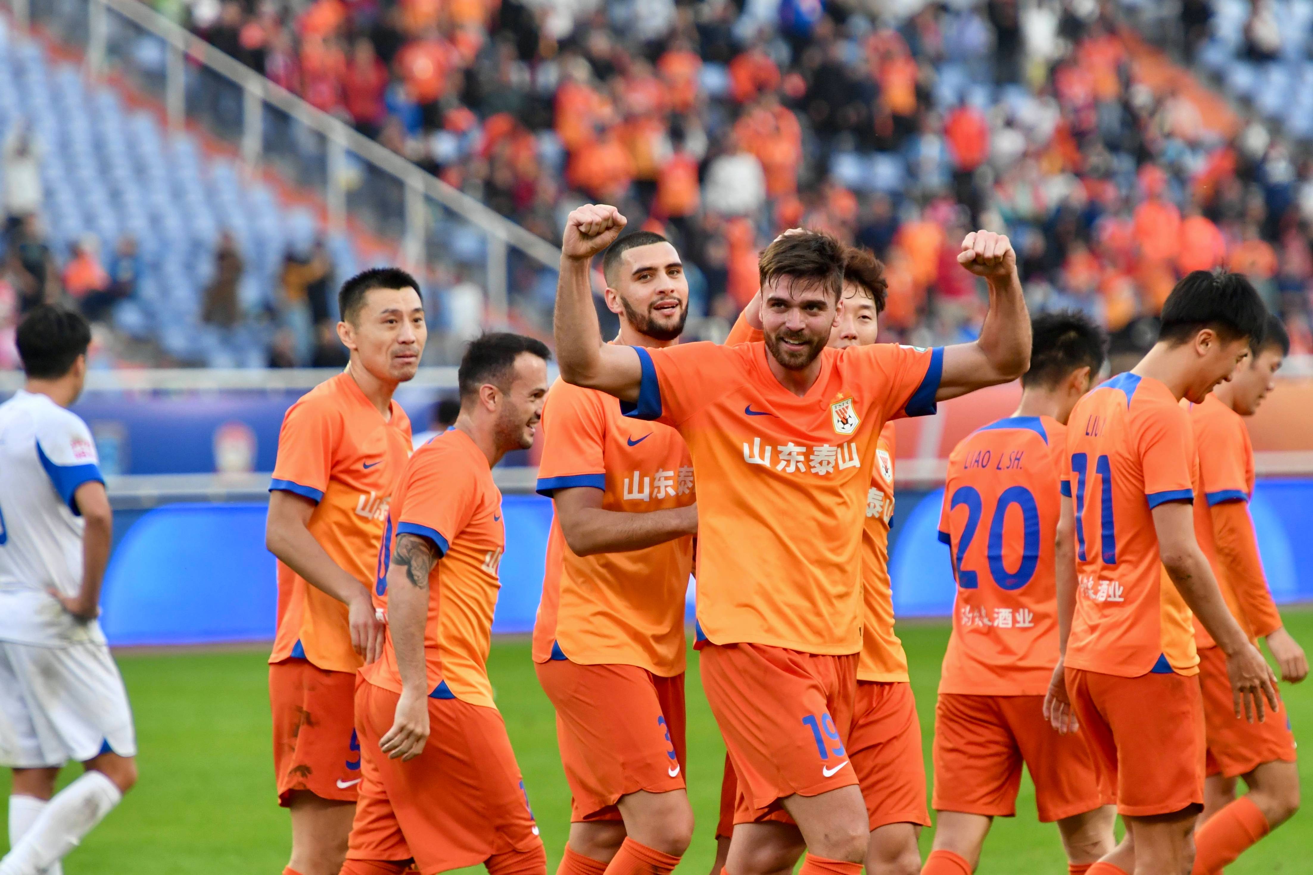 开云体育入口-红牌事件引发争议，裁判被质疑