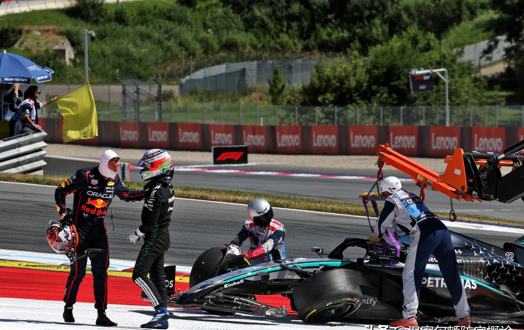 迈凯伦力克雷诺车队，维斯塔潘带队取胜