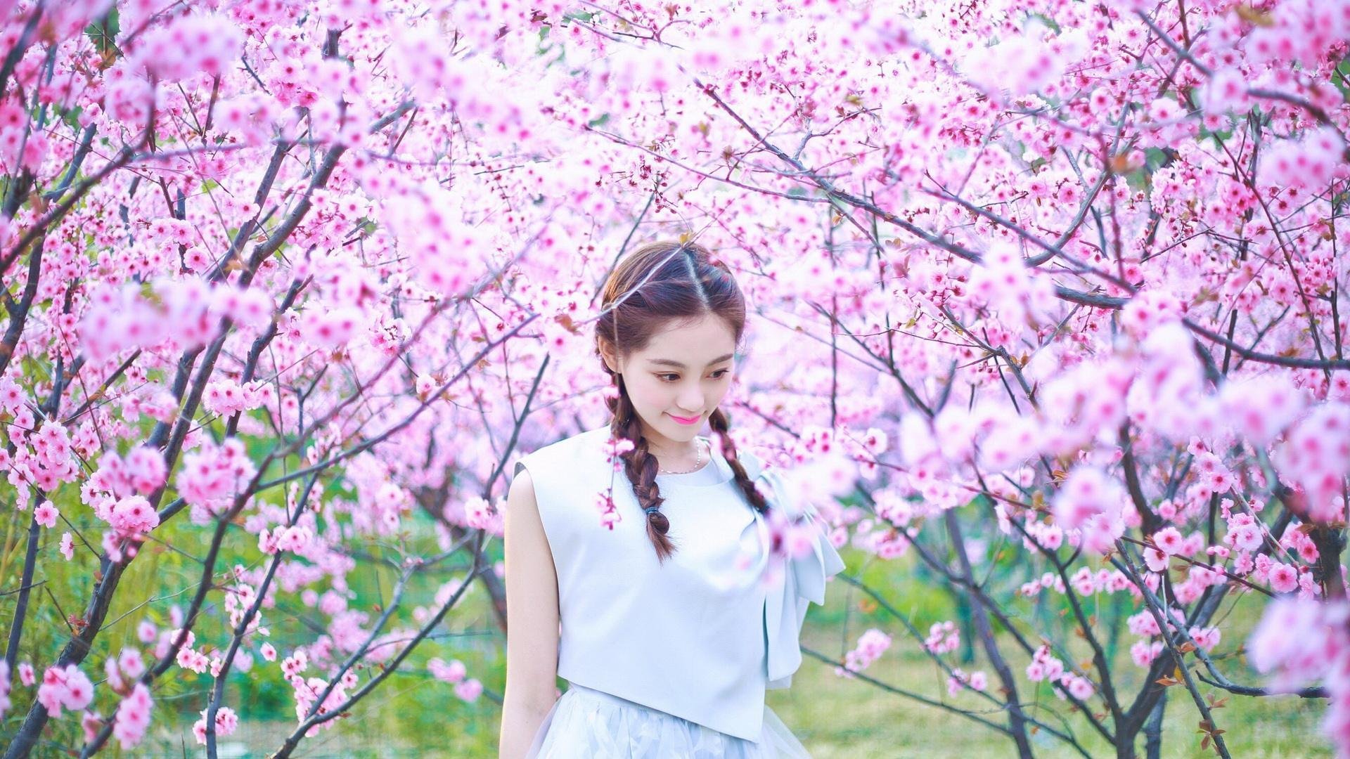 开云体育app-老鹰速胜尼克斯，布克西决生死战接管比赛，篮球之夜的团队与英雄交响曲