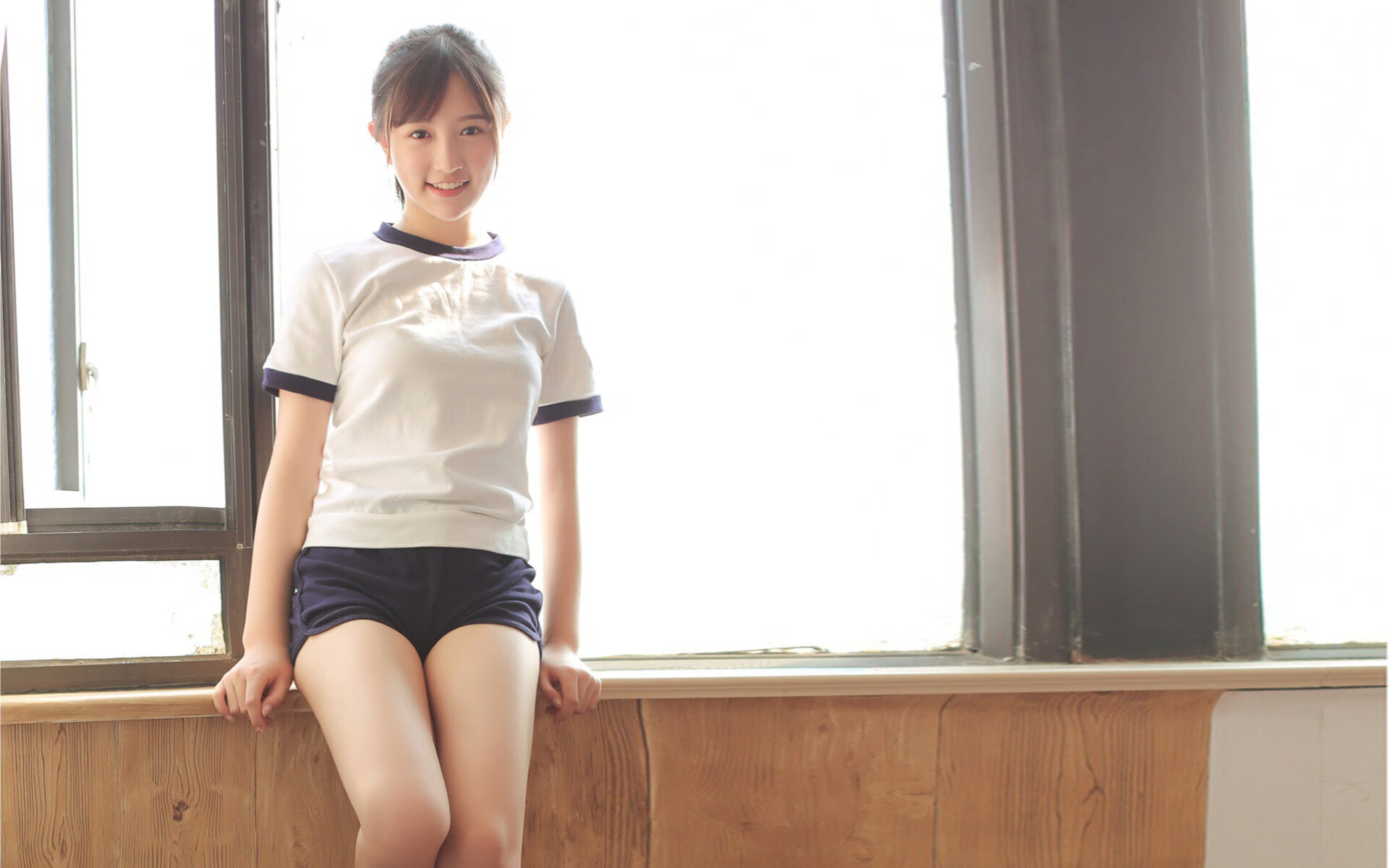 平行交叠，当瑞典的维京足球征服南半球，加维却在F1赛道上踩下争冠油门